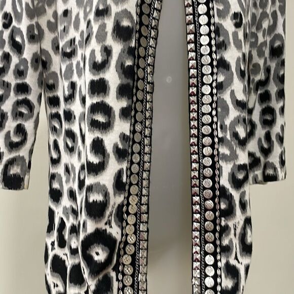 NWOT Berek 2 cardigan gray animal print with silver accents. Size S Small 4/6 - Picture 3 of 10